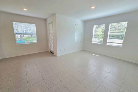 Touwnhouse à louer à Zephyrhills, Floride: 3 chambres, 167.87 m2 № 2400471 - photo 6
