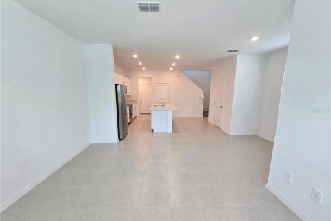 Touwnhouse à louer à Zephyrhills, Floride: 3 chambres, 167.87 m2 № 2400471 - photo 5