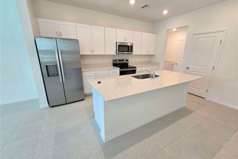 Touwnhouse à louer à Zephyrhills, Floride: 3 chambres, 167.87 m2 № 2400471 - photo 3