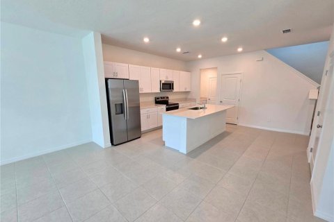 Touwnhouse à louer à Zephyrhills, Floride: 3 chambres, 167.87 m2 № 2400471 - photo 4