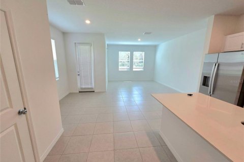Touwnhouse à louer à Zephyrhills, Floride: 3 chambres, 167.87 m2 № 2400471 - photo 7
