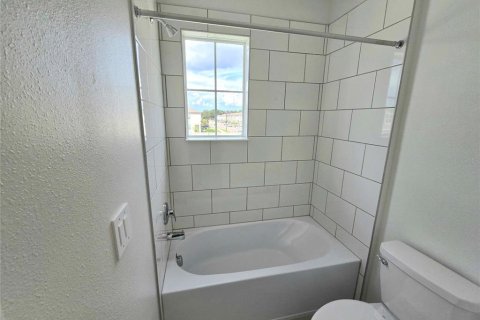 Touwnhouse à louer à Zephyrhills, Floride: 3 chambres, 167.87 m2 № 2400471 - photo 16