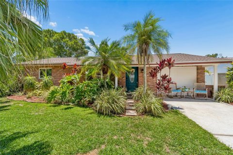 House in Largo, Florida 3 bedrooms, 129.32 sq.m. № 2100062