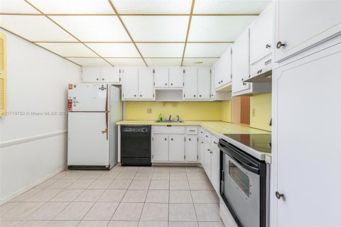 Condo in Plantation, Florida, 1 bedroom  № 1474203 - photo 3