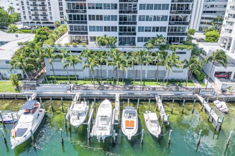 Condominio en venta en North Bay Village, Florida, 3 dormitorios, 191.84 m2 № 1683972 - foto 3