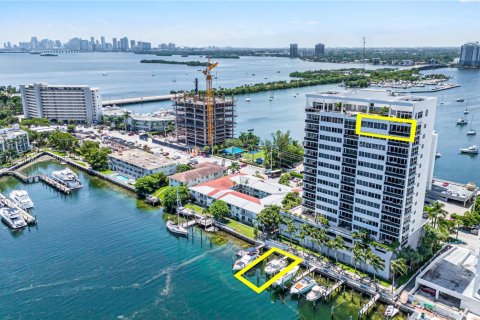 Condominio en venta en North Bay Village, Florida, 3 dormitorios, 191.84 m2 № 1683972 - foto 1