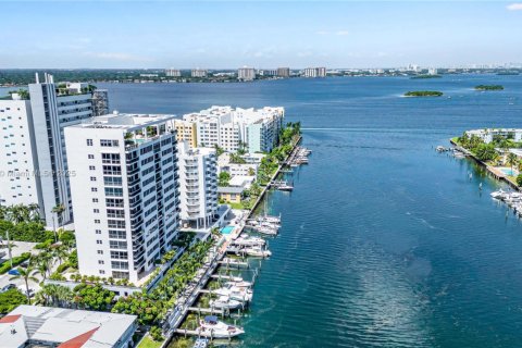 Condominio en venta en North Bay Village, Florida, 3 dormitorios, 191.84 m2 № 1683972 - foto 7