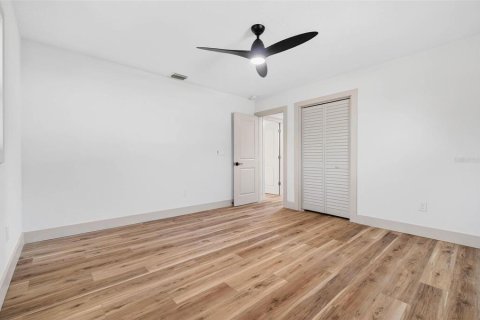 House in Palm Harbor, Florida 3 bedrooms, 145.3 sq.m. № 2238879 - photo 24