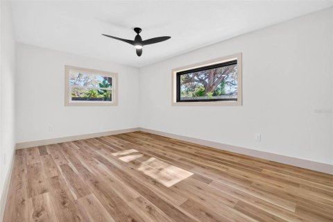 House in Palm Harbor, Florida 3 bedrooms, 145.3 sq.m. № 2238879 - photo 21