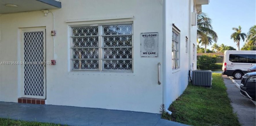 Condo in Miami Gardens, Florida, 2 bedrooms № 1921307
