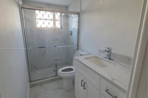 Condo in Miami Gardens, Florida, 2 bedrooms  № 1921307 - photo 19
