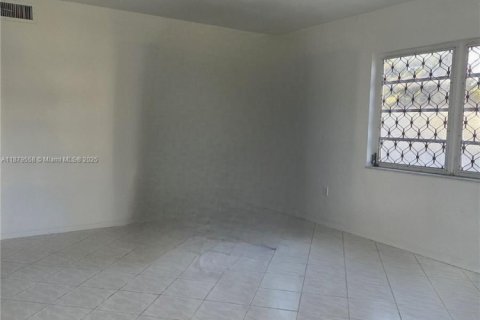 Condo in Miami Gardens, Florida, 2 bedrooms  № 1921307 - photo 9