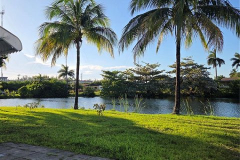 Condo in Miami Gardens, Florida, 2 bedrooms  № 1921307 - photo 8