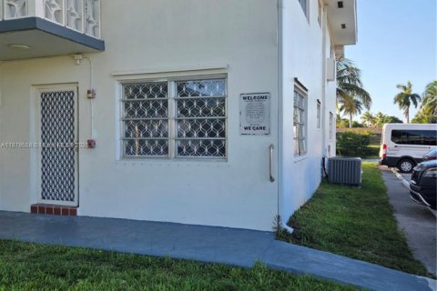 Condo in Miami Gardens, Florida, 2 bedrooms  № 1921307 - photo 12