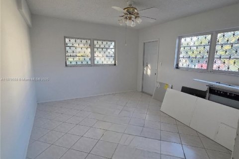 Condo in Miami Gardens, Florida, 2 bedrooms  № 1921307 - photo 20