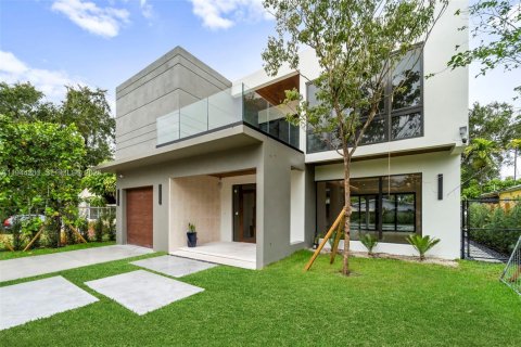 Casa en venta en Miami, Florida, 3 dormitorios, 290.69 m2 № 2008288 - foto 2