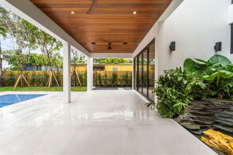 Casa en venta en Miami, Florida, 3 dormitorios, 290.69 m2 № 2008288 - foto 30