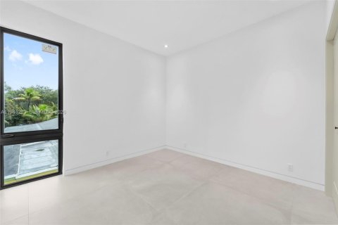 Casa en venta en Miami, Florida, 3 dormitorios, 290.69 m2 № 2008288 - foto 27