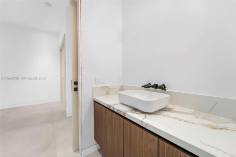 Casa en venta en Miami, Florida, 3 dormitorios, 290.69 m2 № 2008288 - foto 25