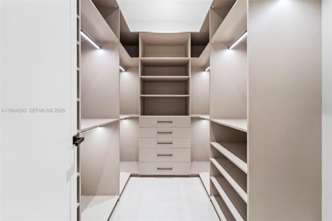 Casa en venta en Miami, Florida, 3 dormitorios, 290.69 m2 № 2008288 - foto 20