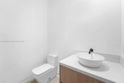 Casa en venta en Miami, Florida, 3 dormitorios, 290.69 m2 № 2008288 - foto 11