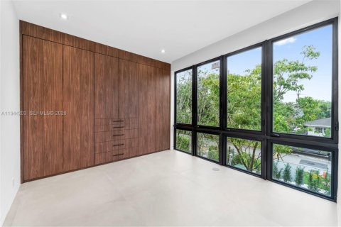 Casa en venta en Miami, Florida, 3 dormitorios, 290.69 m2 № 2008288 - foto 26