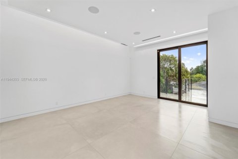 Casa en venta en Miami, Florida, 3 dormitorios, 290.69 m2 № 2008288 - foto 16