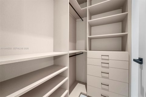 Casa en venta en Miami, Florida, 3 dormitorios, 290.69 m2 № 2008288 - foto 21