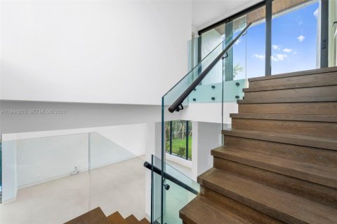 Casa en venta en Miami, Florida, 3 dormitorios, 290.69 m2 № 2008288 - foto 14
