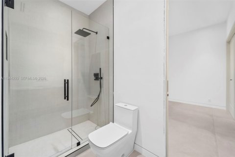 Casa en venta en Miami, Florida, 3 dormitorios, 290.69 m2 № 2008288 - foto 24