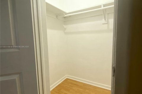 Villa ou maison à louer à Hollywood, Floride: 1 chambre, 155.61 m2 № 1854809 - photo 5