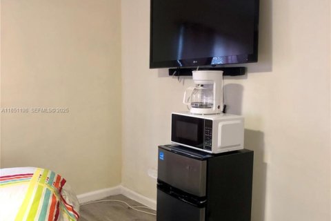 Villa ou maison à louer à Hollywood, Floride: 1 chambre, 155.61 m2 № 1854809 - photo 9