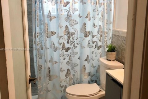 Villa ou maison à louer à Hollywood, Floride: 1 chambre, 155.61 m2 № 1854809 - photo 11