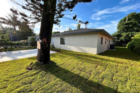 Villa ou maison à vendre à Miami, Floride: 4 chambres, 171.87 m2 № 2311151 - photo 3