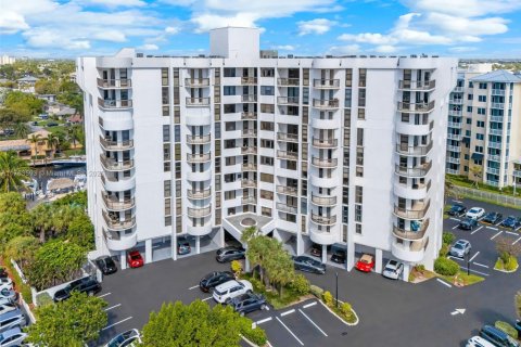 Copropriété à vendre à Pompano Beach, Floride: 1 chambre, 89.19 m2 № 1726453 - photo 17