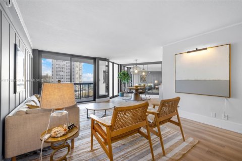 Copropriété à vendre à Pompano Beach, Floride: 1 chambre, 89.19 m2 № 1726453 - photo 2