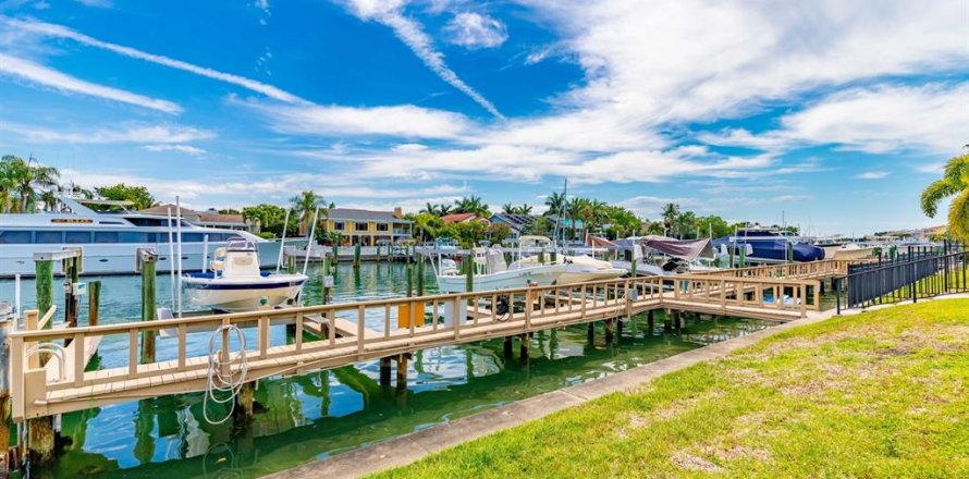 Adosado en Tierra Verde, Florida 3 dormitorios, 166.76 m2 № 1802323