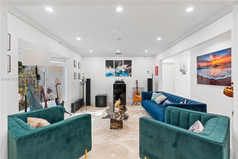 Купить виллу или дом в Форт-Лодердейл, Флорида 4 спальни, 302.95м2, № 2082566 - фото 11