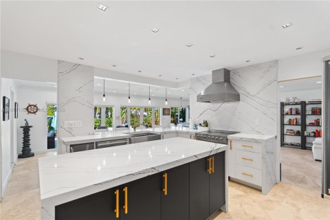 Купить виллу или дом в Форт-Лодердейл, Флорида 4 спальни, 302.95м2, № 2082566 - фото 30