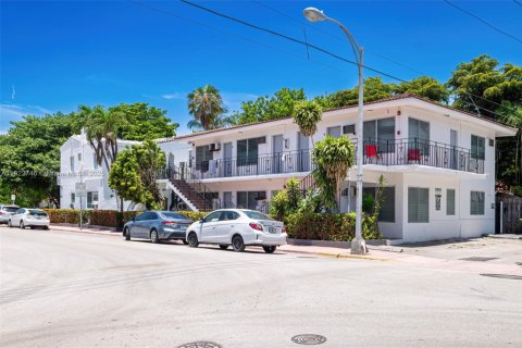 Commercial property in Miami Beach, Florida № 1787012 - photo 1