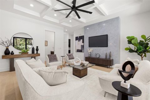 House in Tampa, Florida 5 bedrooms, 355.35 sq.m. № 1769162 - photo 7