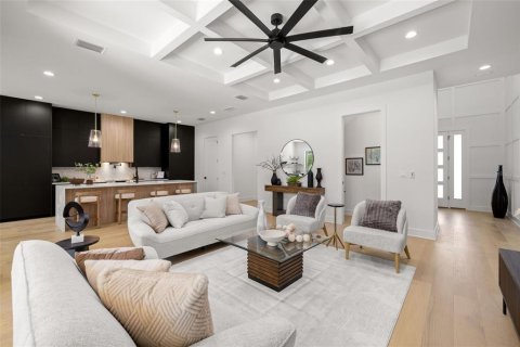 House in Tampa, Florida 5 bedrooms, 355.35 sq.m. № 1769162 - photo 6