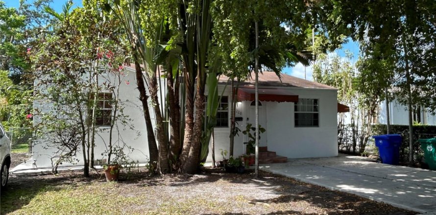 House in Miami, Florida 3 bedrooms, 79.62 sq.m. № 1821613