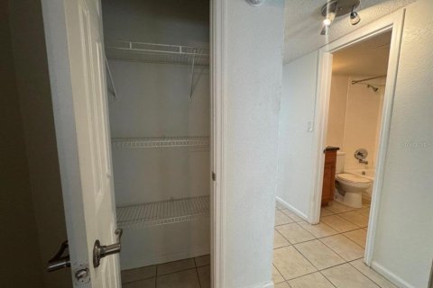 Condominio en alquiler en Orlando, Florida, 2 dormitorios, 86.4 m2 № 1881445 - foto 23
