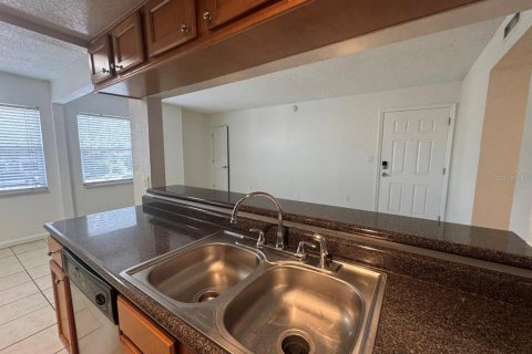 Condominio en alquiler en Orlando, Florida, 2 dormitorios, 86.4 m2 № 1881445 - foto 13