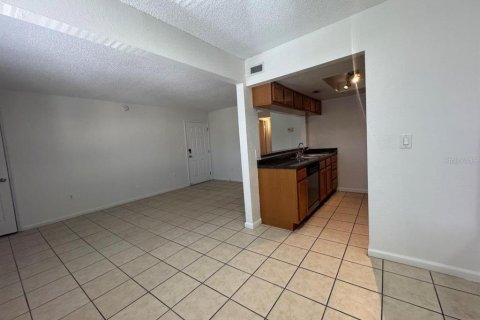 Condominio en alquiler en Orlando, Florida, 2 dormitorios, 86.4 m2 № 1881445 - foto 9
