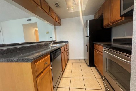 Condominio en alquiler en Orlando, Florida, 2 dormitorios, 86.4 m2 № 1881445 - foto 11