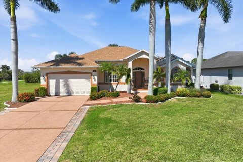 Villa ou maison à vendre à Rotonda, Floride: 3 chambres, 206.89 m2 № 2416896 - photo 2