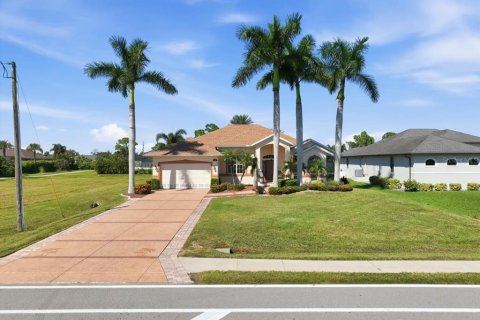 Villa ou maison à vendre à Rotonda, Floride: 3 chambres, 206.89 m2 № 2416896 - photo 3