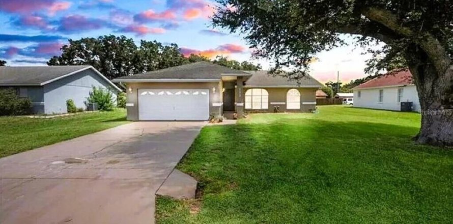 House in Lakeland, Florida 3 bedrooms, 130.06 sq.m. № 2122203